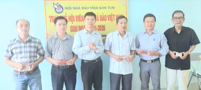 hoi nha bao tinh kon tum trao the hoi vien giai doan 2021 2026 hinh 1