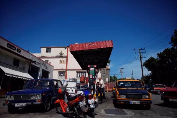 cuba chat vat mua nhien lieu vi nguon nhap khau tu venezuela can kiet hinh 1