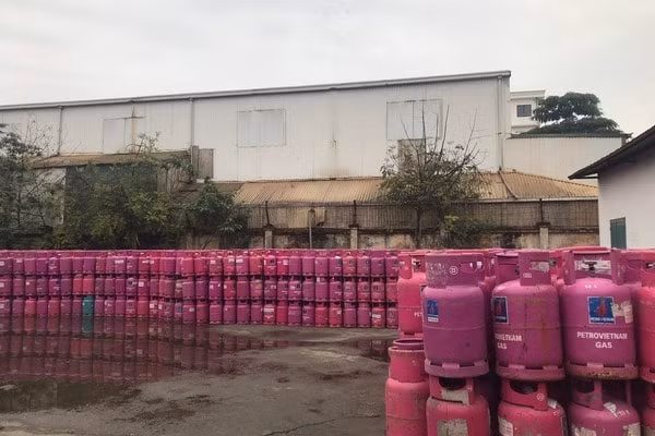 hang loat doanh nghiep gas am uc to van loc chiem giu vo binh gas trai phep hinh 1