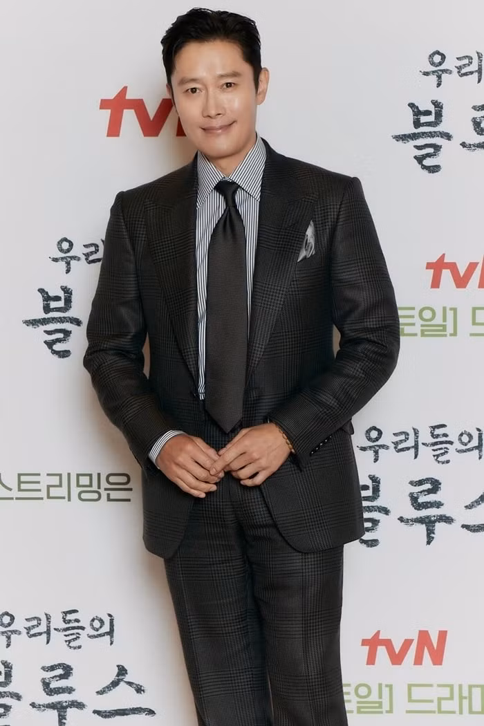 hinh anh moi nhat ve kim woo bin tai xuat man anh sau 6 nam vang bong hinh 5