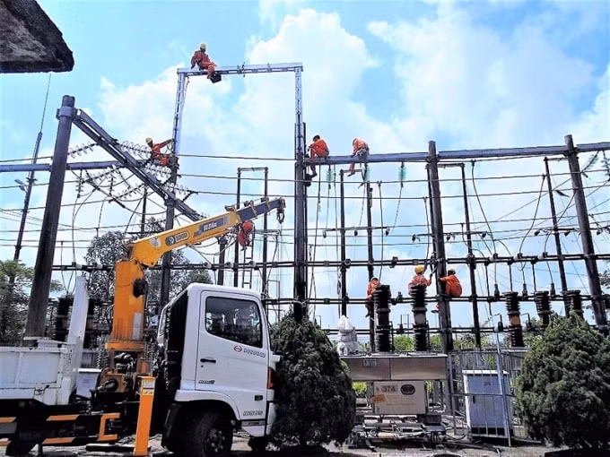 evnnpc dam bao cap dien trong thoi gian nghi gio to hung vuong giai phong mien nam quoc te lao dong sea games 31 hinh 2
