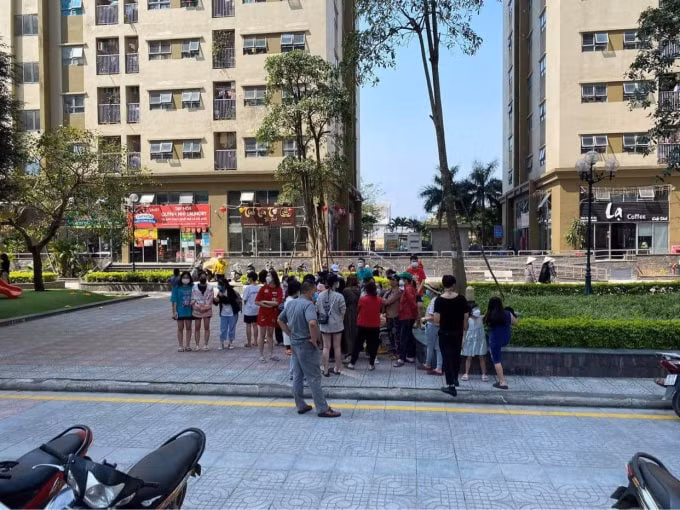 ha noi mot hoc sinh lop 8 roi tu tang cao xuong tu vong hinh 1