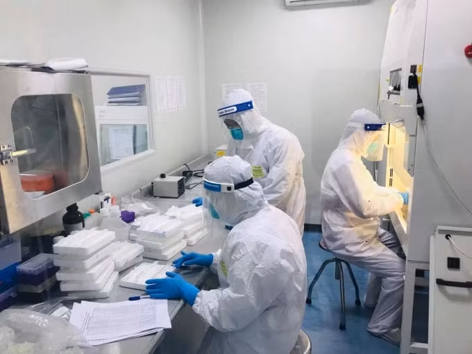 Hiện nay tình hình dịch bệnh rất phức tạp, người dân cần thực hiện nghiêm quy định 5K (ảnh TL).