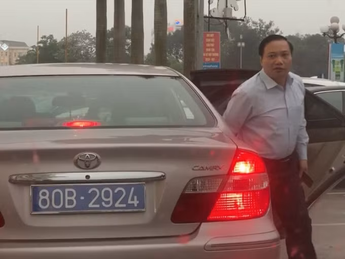 pho bi thu thuong truc tinh uy ninh binh tung dinh lum xum di xe bien 80b hinh 1