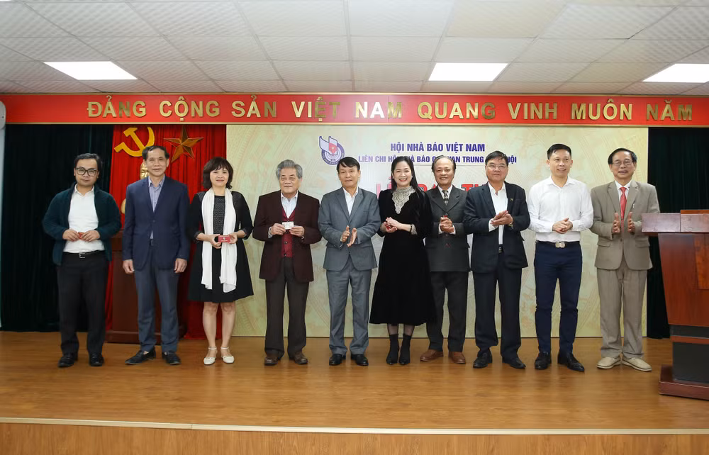 cong bo va trao the hoi vien hoi nha bao viet nam giai doan 2021 2026 hinh 5