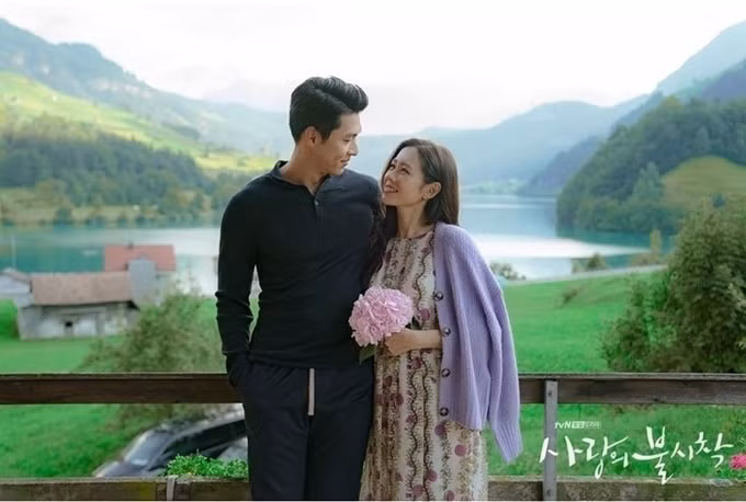 dam cuoi the ky cua hyun bin va son ye jin tung dinh tin don gay buc xuc hinh 2