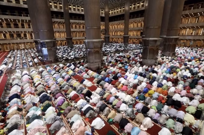 thang le ramadan bat dau trong noi lo ve luong thuc hinh 1