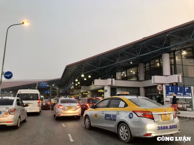 cang hang khong noi bai nhon nhip ngay dau nghi le gio to hung vuong hinh 2