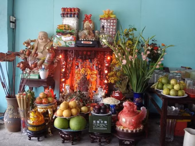 cach dat ban tho trong nha chuan phong thuy cho gia dinh ruoc tai loc hinh 2