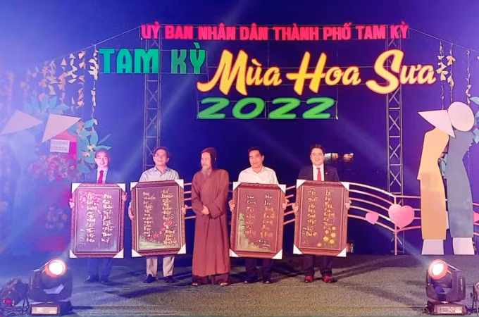 tung bung khai mac le hoi tam ky mua hoa sua 2022 hinh 5