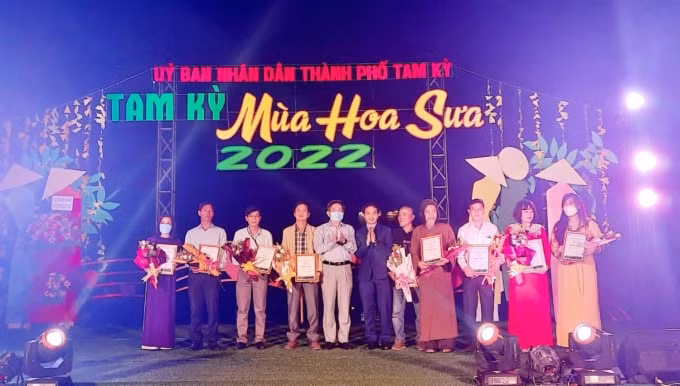tung bung khai mac le hoi tam ky mua hoa sua 2022 hinh 1