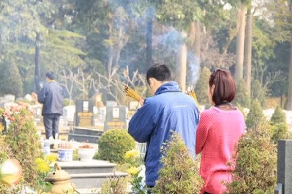 van khan tet thanh minh 2022 tai nha va ngoai mo chuan nhat hinh 1