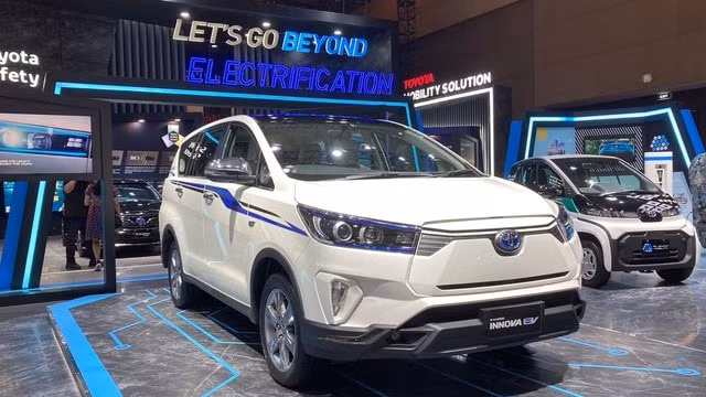 chi tiet mau concept innova chay dien vua duoc toyota gioi thieu hinh 1