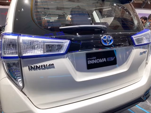 chi tiet mau concept innova chay dien vua duoc toyota gioi thieu hinh 5