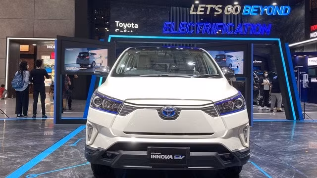 chi tiet mau concept innova chay dien vua duoc toyota gioi thieu hinh 2
