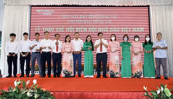 dong nai trao the hoi vien hoi nha bao viet nam giai doan 2021 2026 hinh 1