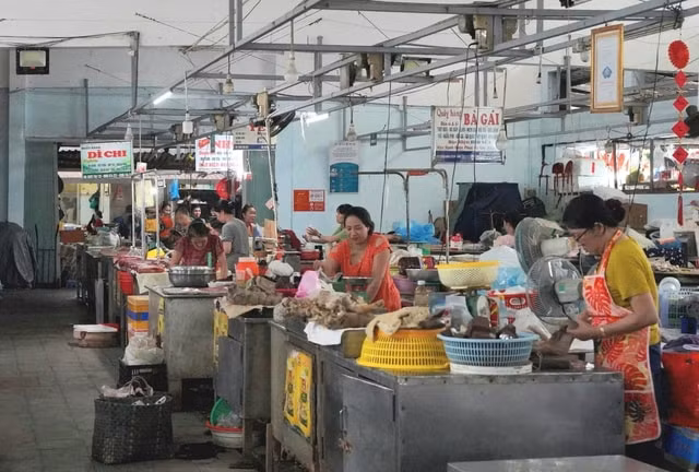 Ngành y tế TP Huế khuyến cáo người dân không 'tẩy chay' thịt lợn- Ảnh 2.