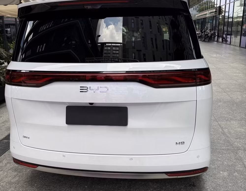 Thiết kế đuôi xe BYD M9 - Ảnh: Facebook Dang Thai Son