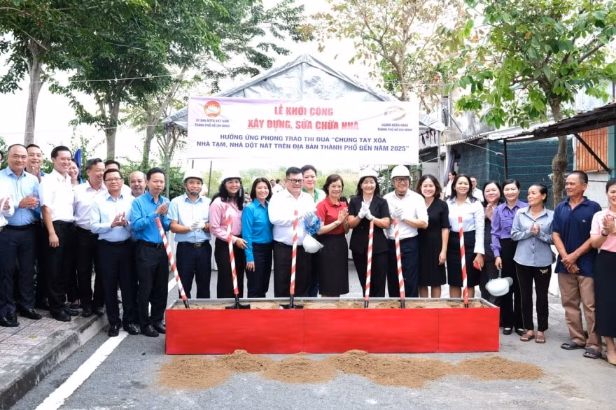 Agribank luôn khẳng định vai trò ngân hàng sẵn sàng chung tay cùng hệ thống chính trị hoàn thành kế hoạch xóa nhà tạm, nhà dột nát cho hộ nghèo, hộ cận nghèo trong đợt thi đua cao điểm từ nay đến hết năm 2025.
