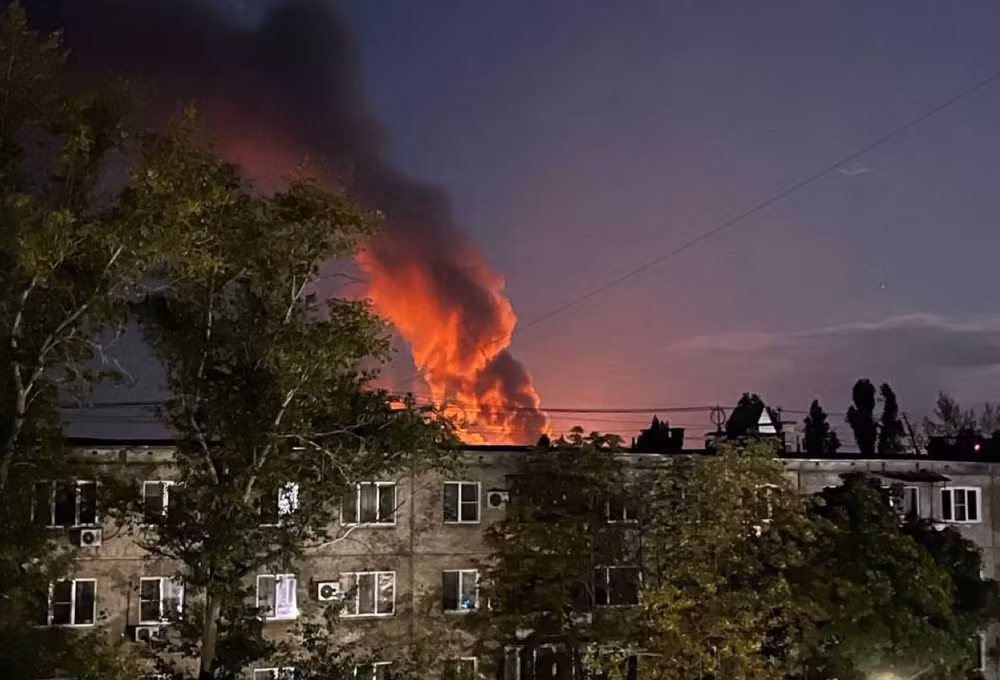 Máy bay không người lái của Kyiv tấn công nhà máy lọc dầu Saratov qua đêm