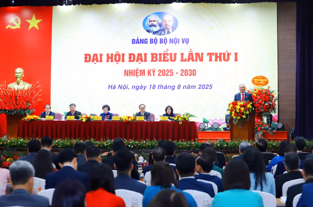 Cán bộ Bộ Nội vụ phải giỏi về nghiệp vụ, tinh thông về pháp luật, cần mẫn, tận tụy, công tâm, khách quan- Ảnh 3.