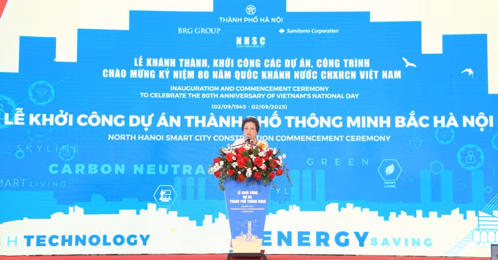 03 Madame Nguyễn Thị Nga, Chủ tịch Tập đoàn BRG, Phó Chủ tịch kiêm Tổng Giám đốc Công ty Thành phố Thông minh Bắc Hà Nội phát biểu tại sự kiện