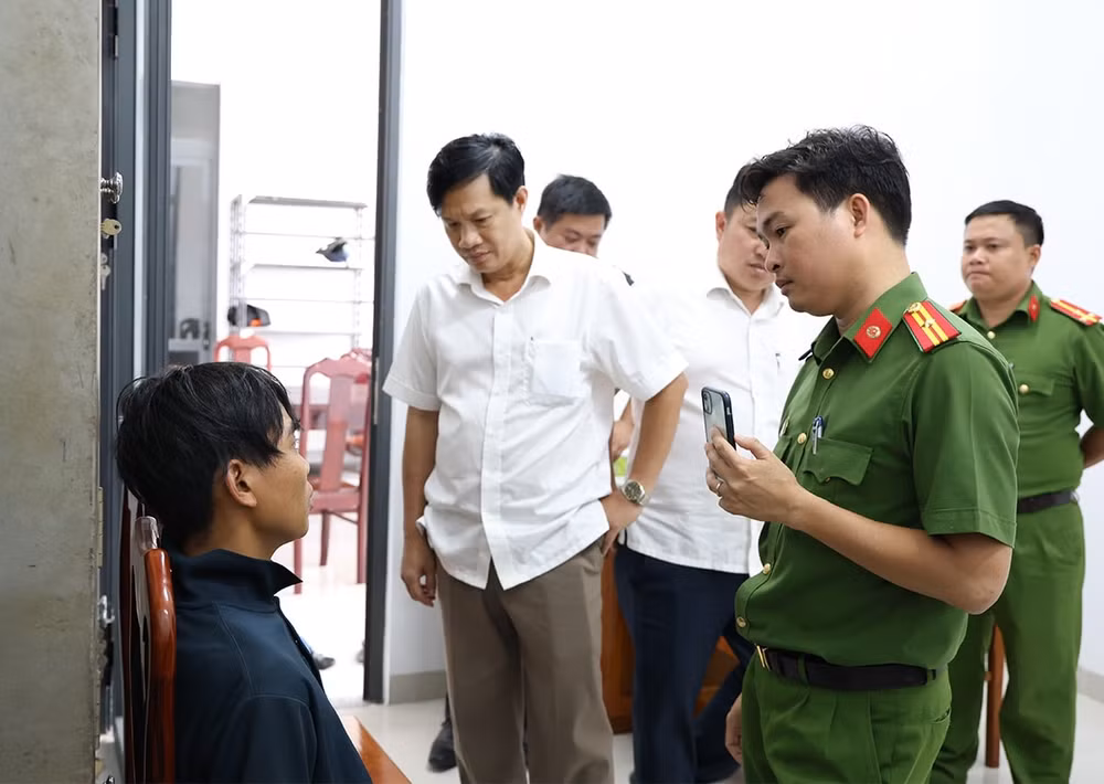Đánh đập rồi hiếp dâm bé gái 14 tuổi - 2