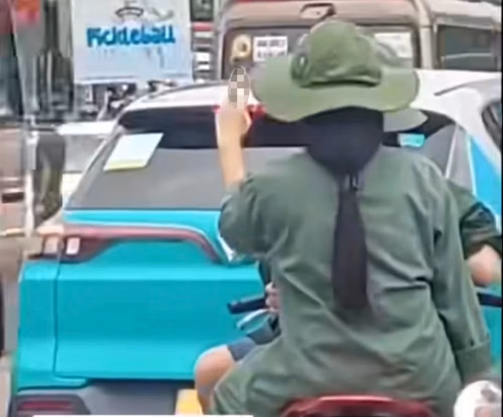 Phụ huynh nữ sinh khiếm nhã với đoàn xe A80: Tôi thất vọng, mong tha thứ - 1
