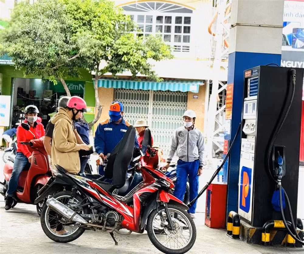 Giá xăng dầu hôm nay 12/8: Xăng dầu đồng loạt tăng trước thềm cuộc đàm phán Mỹ - Nga