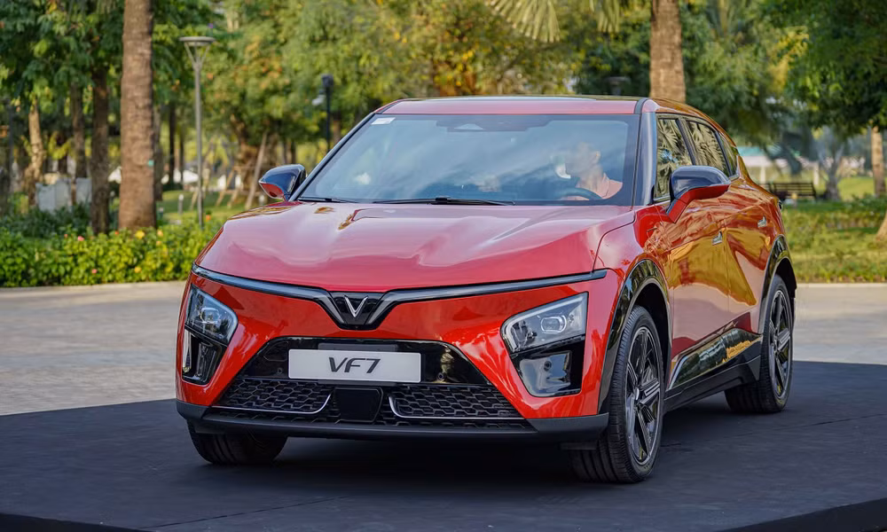 VinFast VF7: giá lăn bánh 8/2025, TSKT, đánh giá chi tiết
