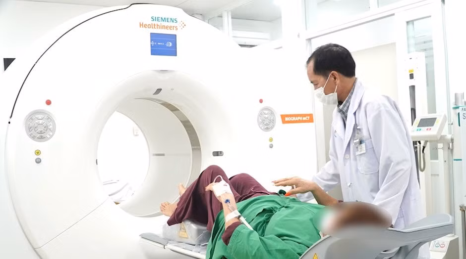 06-12-2023-thuc-hien-ghi-hinh-petct-voi-2-loai-thuoc-phong-xa-duoc-dieu-che-thanh-cong-tai-benh-vien-cho-ray-446b303-details.jpeg