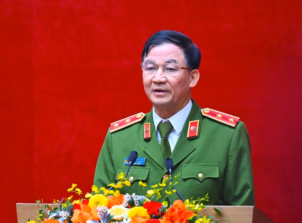 Trung tướng Trần Minh Tiến trình bày báo cáo tại Hội nghị