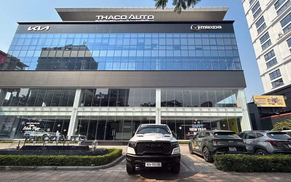 Mẫu xe bán tải RAM xuất hiện ở sân showroom của Thaco Auto - Ảnh: Việt Hưng