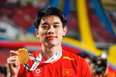 Nguyễn Đình Bắc cùng tấm huy chương vàng tại kì Sea Games 33 