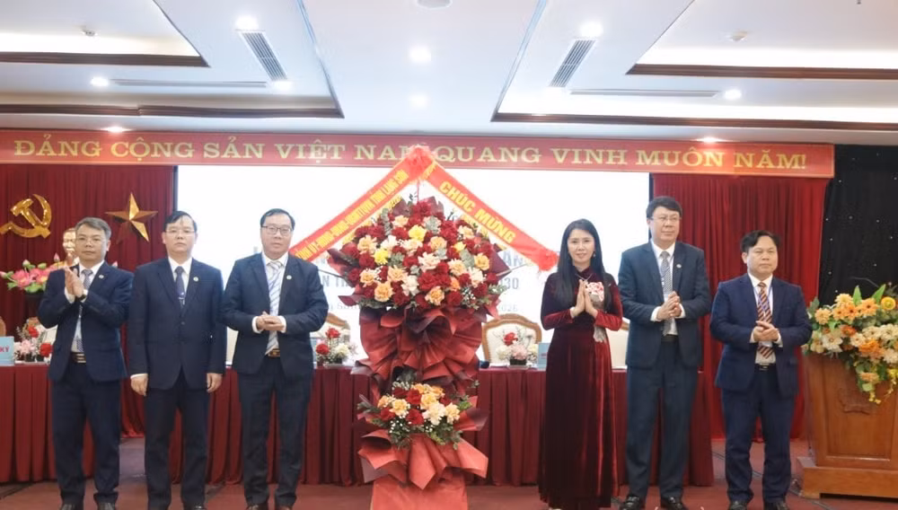 Lnagj sơn