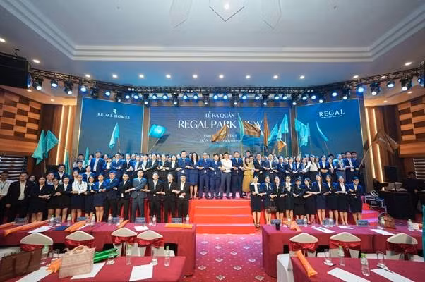 Với khí thế quyết tâm và những khẩu hiệu mạnh mẽ, sự kiện mang đến một nguồn năng lượng tích cực, đánh dấu sự chuyển mình mạnh mẽ của thị trường sau giai đoạn tích lũy.