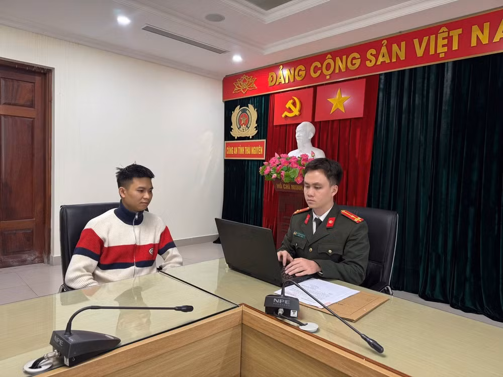Làm việc với Lê Văn Tuấn tại cơ quan Công an