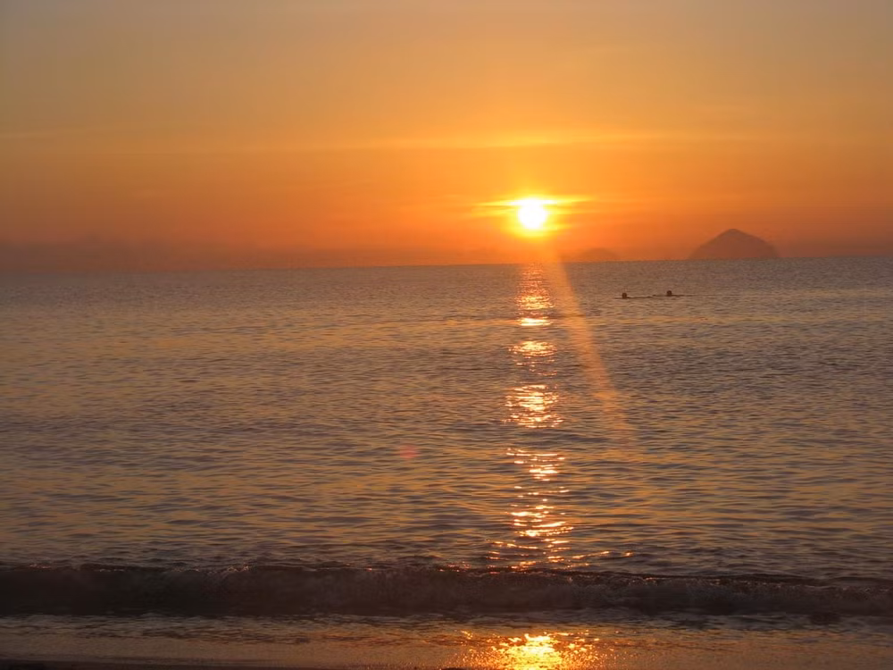 Hoàng hôn bãi biển Ninh Chữ
