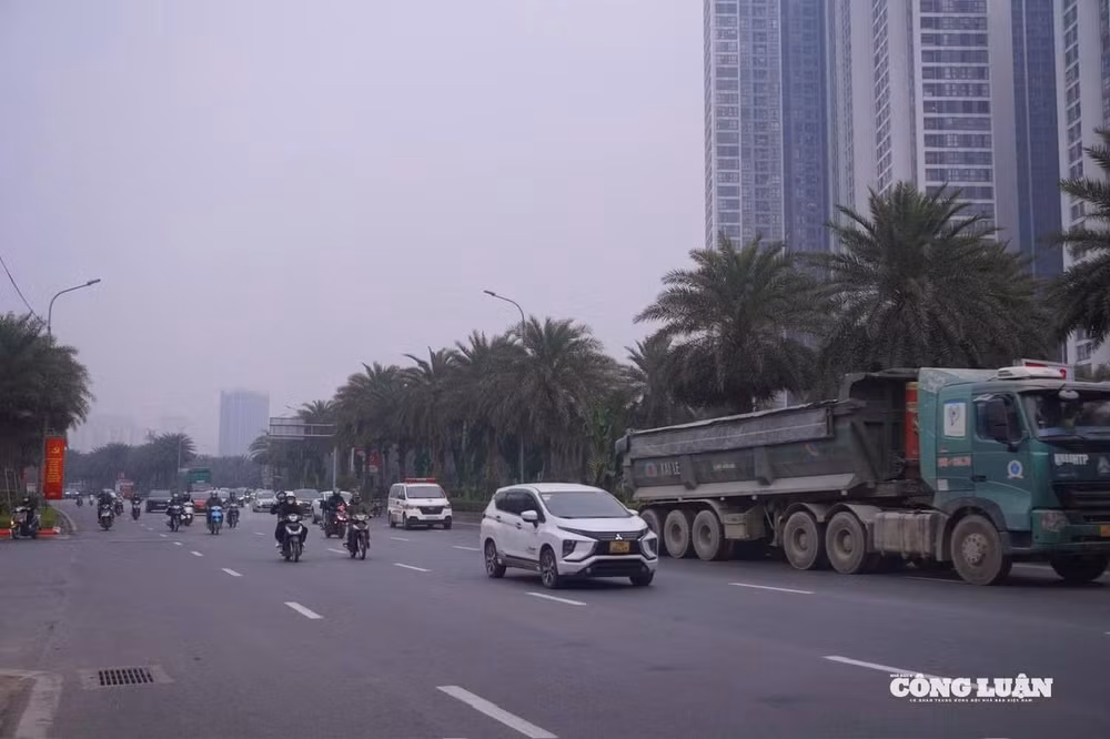 Xe tải dưới 2 tấn chỉ được hoạt động ngoài giờ cao điểm (6h - 9h và 16h30 - 19h), còn xe tải từ 2 tấn trở lên chỉ được phép lưu thông từ 21h đến 6h sáng hôm sau.