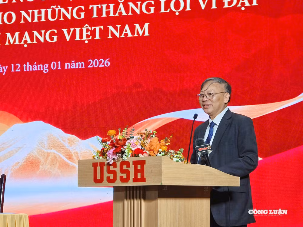 GS TS Nguyễn Quang Ngọc, Phó Chủ tịch Hội Khoa học Lịch sử Việt Nam, phát biểu tại hội thảo. Ảnh: Hoài Phương