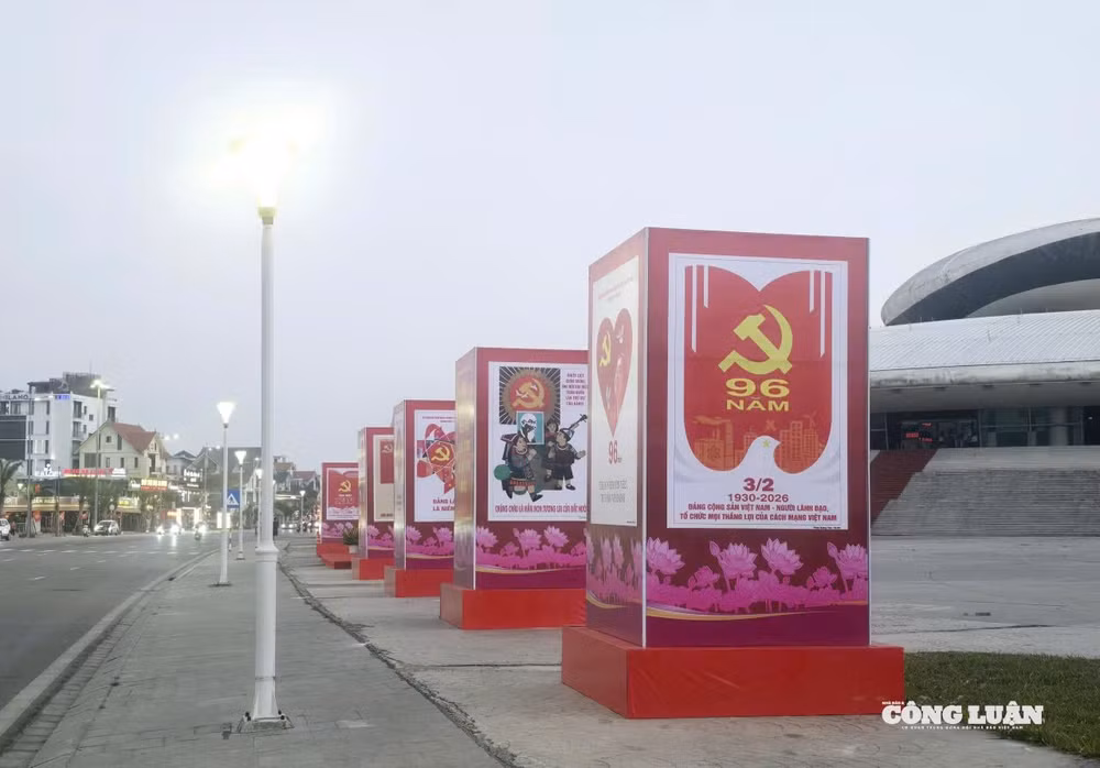 2-quang-ninh-ruc-ro-sac-xuan-huong-ve-dai-hoi-dang-xiv(1).jpg