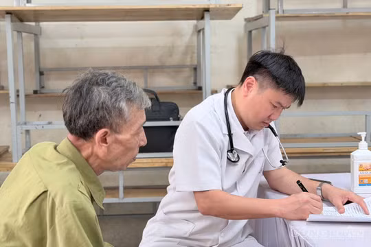 Tiêm 'bổ não' thành trào lưu ở người già