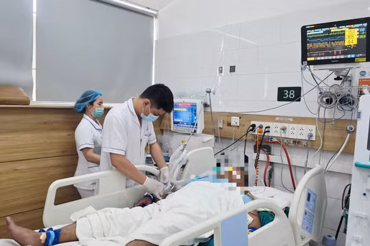 Diễn biến mới sức khỏe 7 nạn nhân vụ rò rỉ khí clo ở Thường Tín: Một bệnh nhân suy đa phủ tạng, nguy cơ tử vong cao