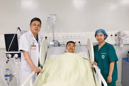 Bác sĩ Bạch Mai cứu liên tiếp hai bệnh nhân đột quỵ trong ngày đầu vận hành cơ sở mới