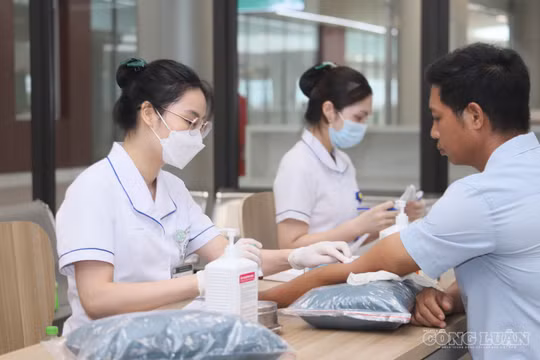 Sau 15 năm 'đóng băng', phụ cấp ngành y đồng loạt tăng