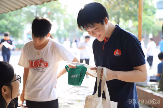 'Đỗ đâu cũng được' - lời động viên ngược dòng của phụ huynh giữa cuộc đua vào lớp 10 khốc liệt ở Hà Nội