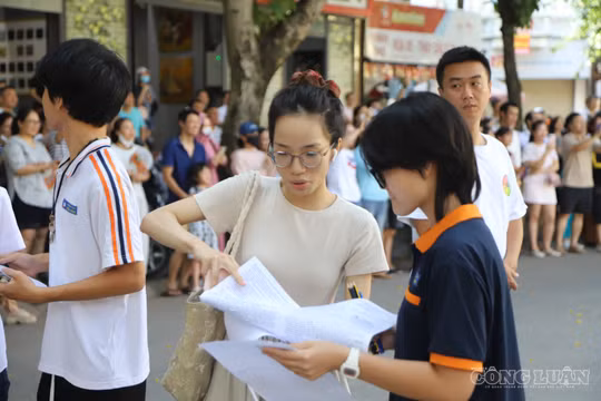 Gợi ý đáp án đầy đủ 24 mã đề Tiếng Anh thi lớp 10 Hà Nội