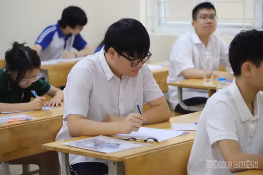Đề chuyên Văn Hà Nội bất ngờ dẫn phim Hàn Quốc, yêu cầu thí sinh bàn về nghệ thuật lắng nghe