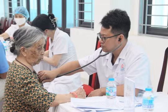 Người có BHYT được thêm quyền lợi, nhiều trường hợp tự đi khám vẫn được thanh toán