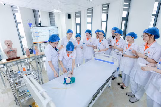 Hàng loạt ngành Y được 'thay tên, đổi mã', thí sinh cần lưu ý từ mùa tuyển sinh tới